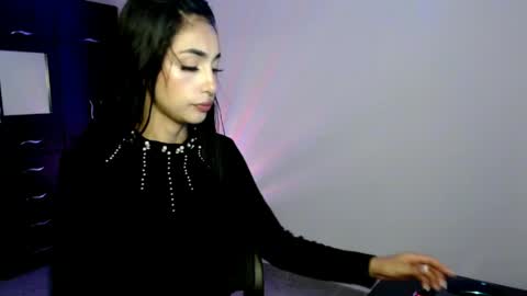 Nicole online show from April 27, 11:57 pm