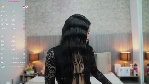 Nicolle Alvarez online show from April 22, 11:40 am