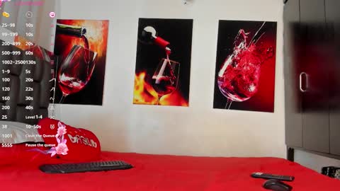 nicolle_hanks1 online show from October 24, 2:18 am