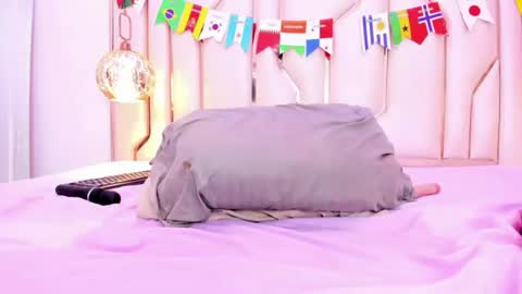 nicolljabocs online show from June 26, 5:30 am