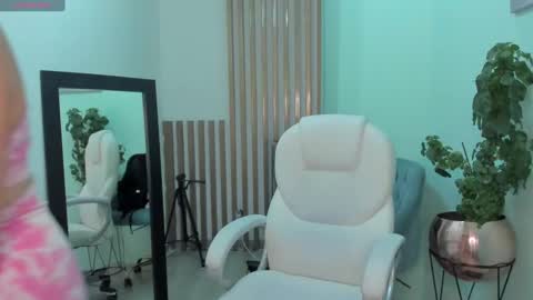 NicolRoss online show from January 3, 4:48 pm