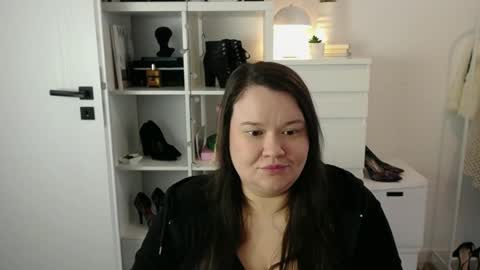 Holly online show from April 9, 7:03 am