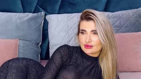 Iris online show from December 18, 1:05 pm