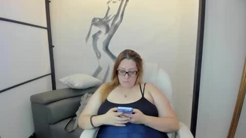 Snapshot of niickyjones chatting on February 10, 9:58 pm Anni online show from February 10, 9:58 pm