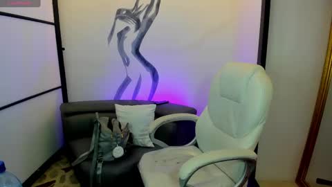 Snapshot of niickyjones chatting on March 4, 9:11 pm Anni online show from March 4, 9:11 pm