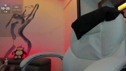 Snapshot of niickyjones chatting on February 1, 7:47 am Anni online show from February 1, 7:47 am