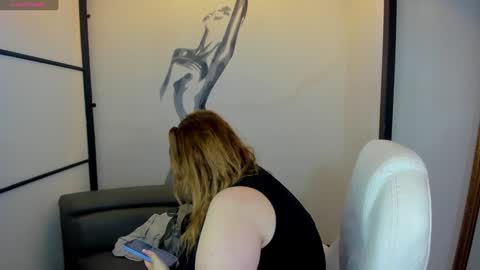 Snapshot of niickyjones chatting on January 17, 7:51 am Anni online show from January 17, 7:51 am