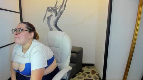 Snapshot of niickyjones chatting on January 30, 9:58 pm Anni online show from January 30, 9:58 pm