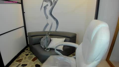 Snapshot of niickyjones chatting on February 13, 9:17 pm Anni online show from February 13, 9:17 pm