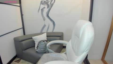 Snapshot of niickyjones chatting on February 11, 9:46 pm Anni online show from February 11, 9:46 pm