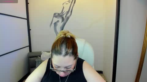 Snapshot of niickyjones chatting on February 23, 10:27 pm Anni online show from February 23, 10:27 pm