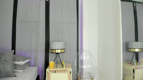 Niicole online show from April 25, 8:06 pm