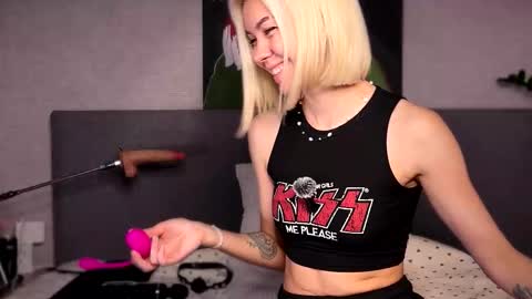 Snapshot of nika_lodge_official chatting on October 18, 3:15 pm Russian sweet baby online show from October 18, 3:15 pm