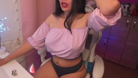 Snapshot of niki_sweet06 chatting on February 18, 10:27 am niki_sweet06 online show from February 18, 10:27 am