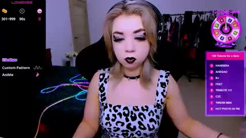 nikigoddesss online show from April 16, 2:56 am