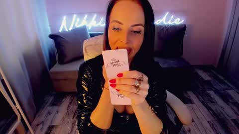nikki_blondiee online show from February 13, 4:54 am