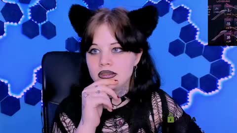 nikki_kiss_ online show from May 8, 3:59 pm