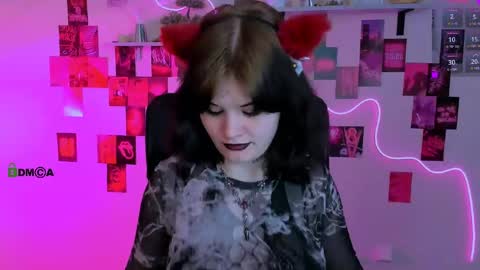 nikki_kiss_ online show from May 15, 9:23 am