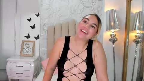 nikki_moon_ online show from July 10, 7:20 am