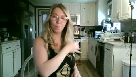 nikkib653466 online show from April 9, 5:18 pm