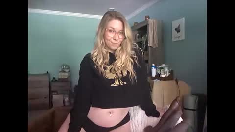 nikkib653466 online show from April 26, 6:27 pm