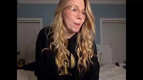 nikkib653466 online show from April 19, 3:39 am