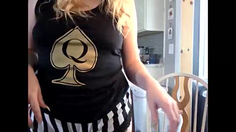 nikkib653466 online show from April 20, 5:27 pm