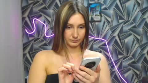 nikkikiss___ online show from April 24, 6:00 pm