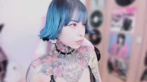 Nikki Ramone   online show from February 9, 10:28 am