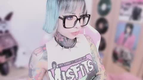 Nikki Ramone   online show from February 24, 11:31 am