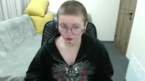Snapshot of nikkysnow chatting on October 14, 8:06 am nikkysnow online show from October 14, 8:06 am