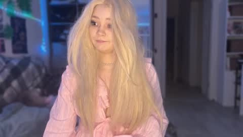 nikoli_naw online show from March 3, 9:10 pm