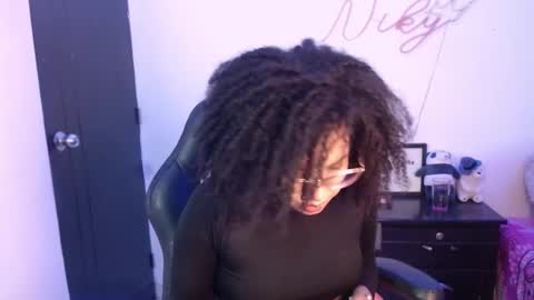 Nicole    GTM-5 1100 pm - 700 am online show from December 31, 7:31 am