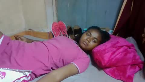 nilah online show from April 25, 1:52 pm