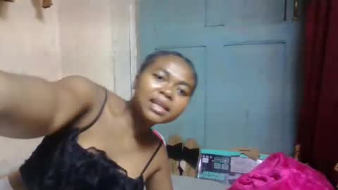 nilah online show from April 23, 4:20 pm