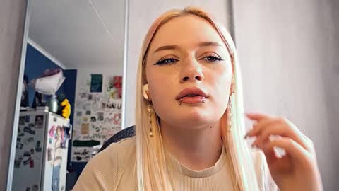 Isabella online show from March 11, 1:03 pm