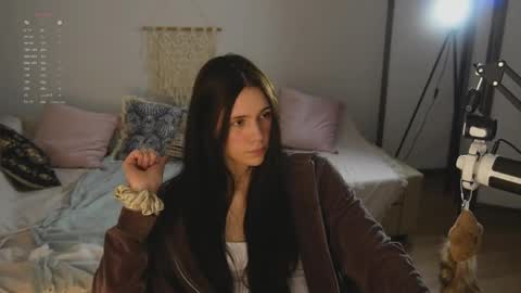 Jennet online show from April 22, 7:00 pm