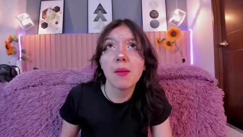 nina_ford_ online show from April 26, 12:03 pm