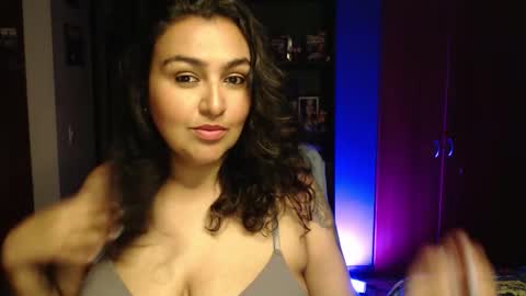 Nina Moon online show from February 2, 1:04 am