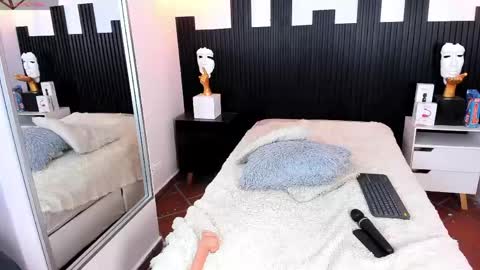 nina_rock online show from April 25, 5:21 am