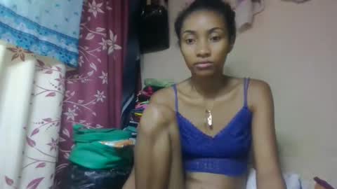 ninaeaa online show from April 25, 1:41 pm