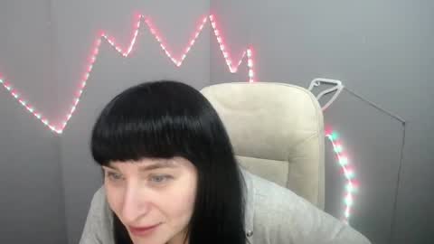 ninaflawlees online show from April 10, 12:11 pm