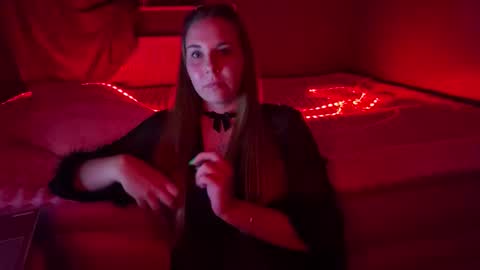 Snapshot of ninaglow_ chatting on October 6, 7:18 pm ninaglow_ online show from October 6, 7:18 pm