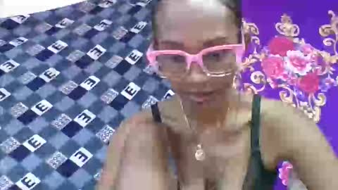 ninie246746 online show from April 21, 6:31 am