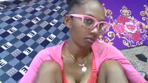 ninie246746 online show from April 22, 8:11 am