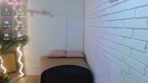 Ninnaaaa online show from December 17, 1:37 pm