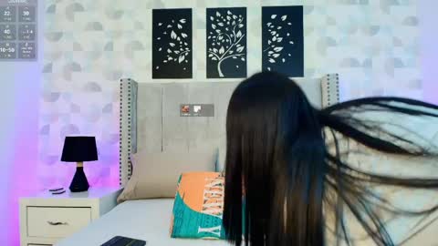 NATHALIA MORENO online show from April 28, 12:20 pm