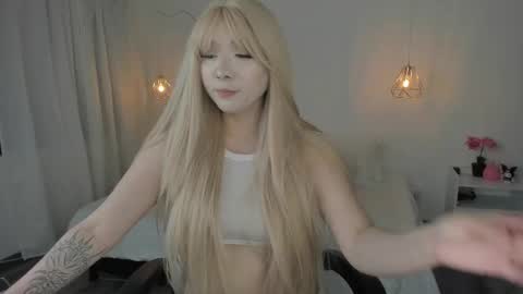 Noah  online show from December 17, 9:35 am