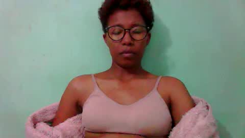 Snapshot of noellah chatting on September 16, 5:48 am noellah online show from September 16, 5:48 am