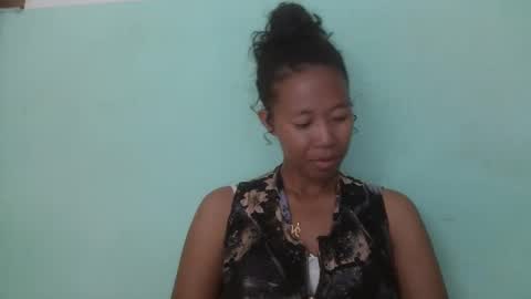 Snapshot of noellah chatting on March 6, 5:24 am noellah online show from March 6, 5:24 am
